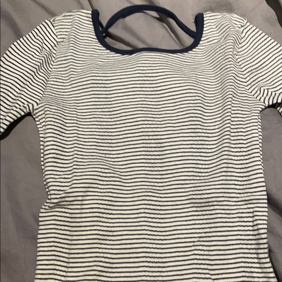 Beautiful striped backless top - Picture 3 of 3